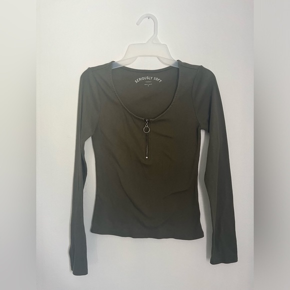 aeropostale basic olive green long sleeve top with zipper. size M - Picture 1 of 6